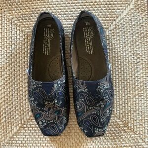 TOMS Women's Paisley Brocade Slip-On Color Navy Size 8M